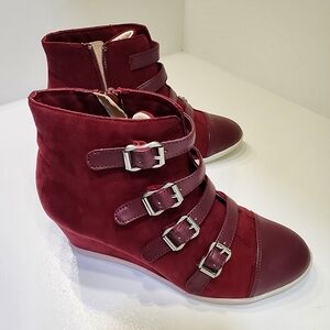 Hot in Hollywood - Berry Red - Faux Suede - Wedge Ankle boot - Size 7M